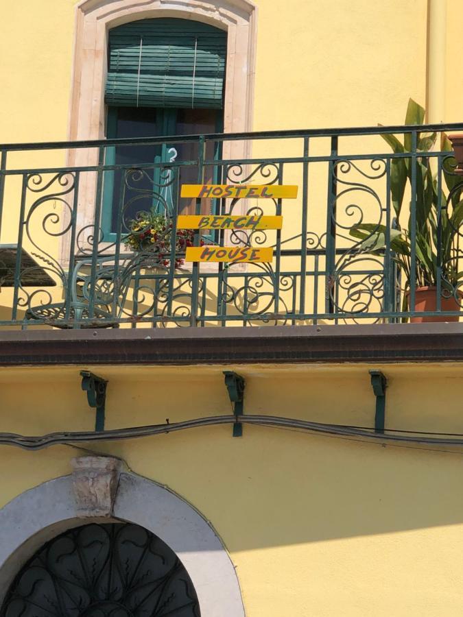 Hostel Beach House Giardini Naxos Esterno foto