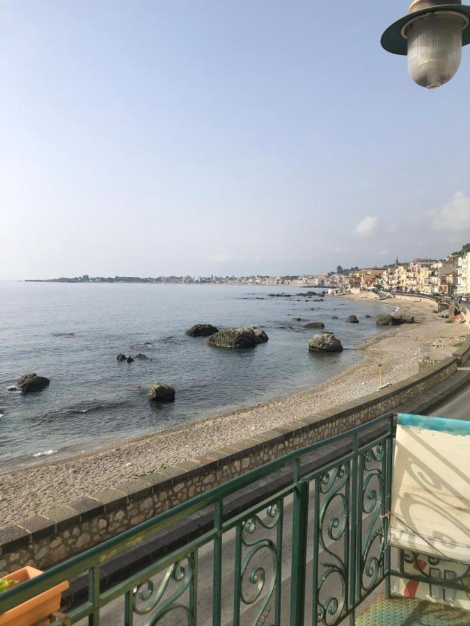 Hostel Beach House Giardini Naxos Esterno foto