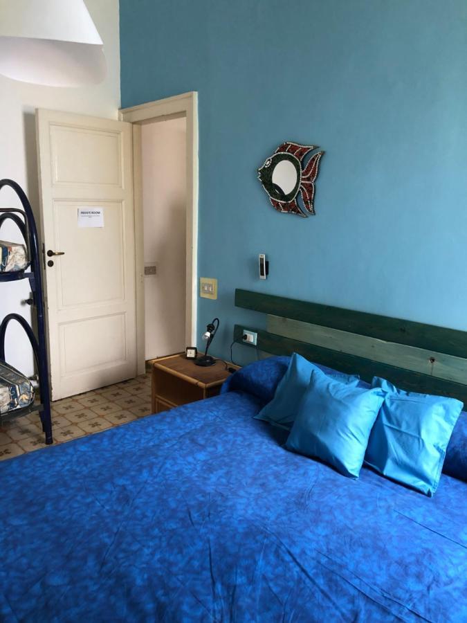Hostel Beach House Giardini Naxos Esterno foto
