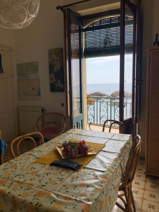 Hostel Beach House Giardini Naxos Esterno foto