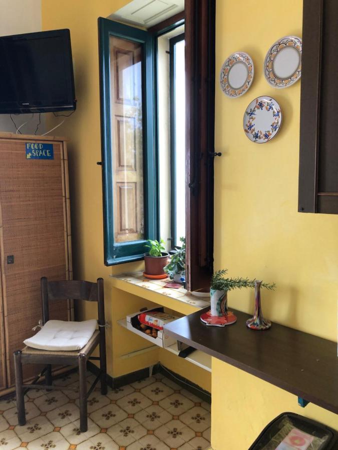 Hostel Beach House Giardini Naxos Esterno foto