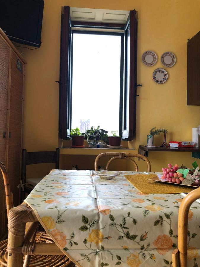 Hostel Beach House Giardini Naxos Esterno foto