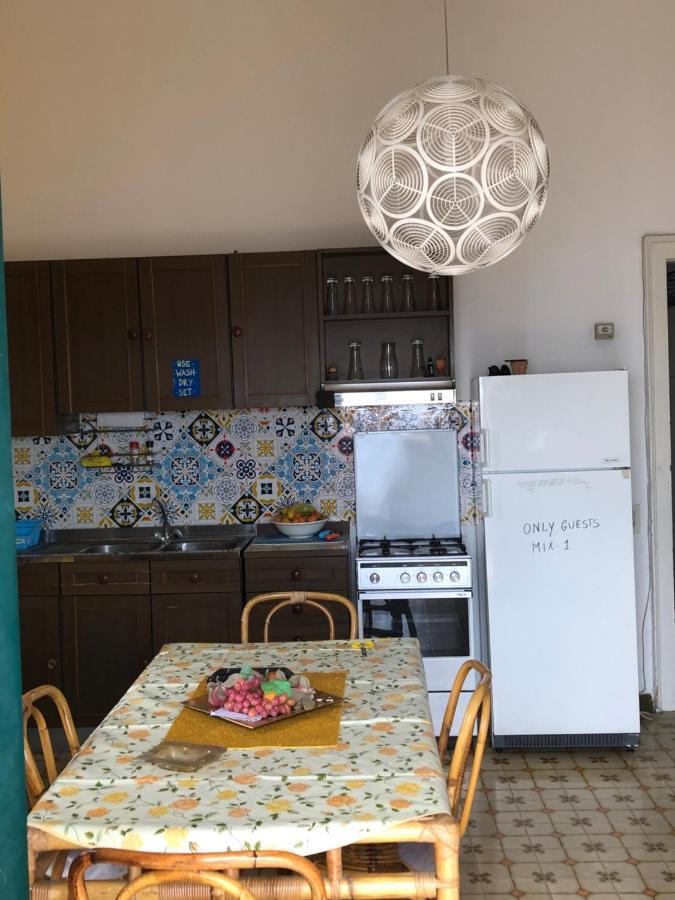 Hostel Beach House Giardini Naxos Esterno foto