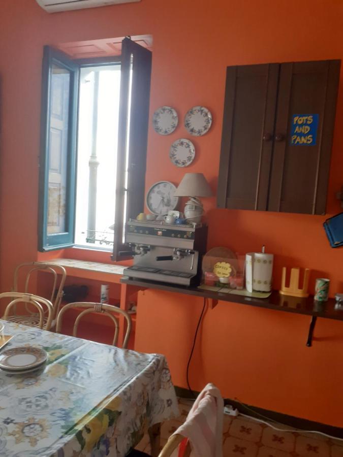Hostel Beach House Giardini Naxos Esterno foto